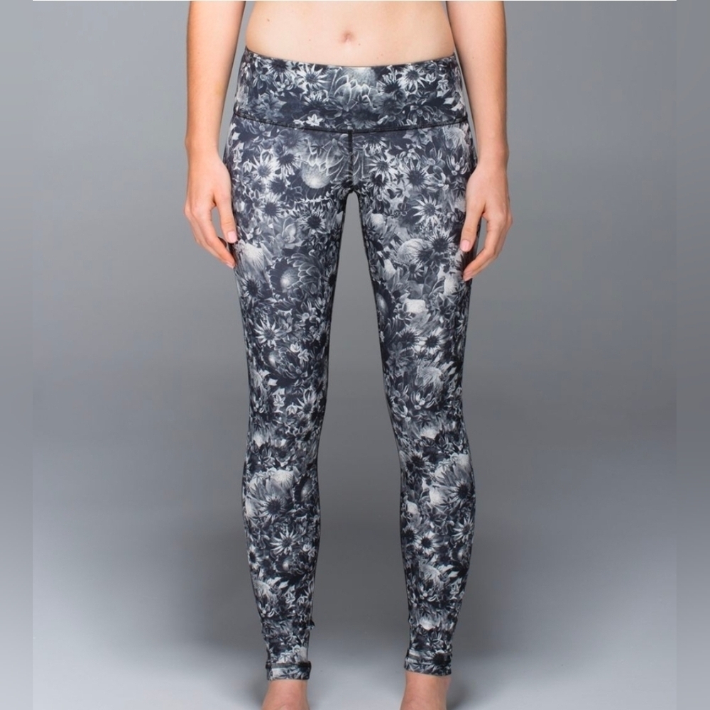 Lululemon Wunder Under Crop-Flowabunga, Black Angel Wing Size 8 Full On Luxtreme